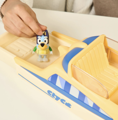 Bluey CityCat Boat Playset พร้อมฟิกเกอร์เปลี่ยนสีได้ ลิขสิทธิ์แท้จากห้างที่ประเทศออสเตรเลีย รอ 7-14 วัน Bluey CityCat Boat Playset พร้อมฟิกเกอร์เปลี่ยนสีได้ ลิขสิทธิ์แท้จากห้างที่ประเทศออสเตรเลีย รอ 7-14 วัน